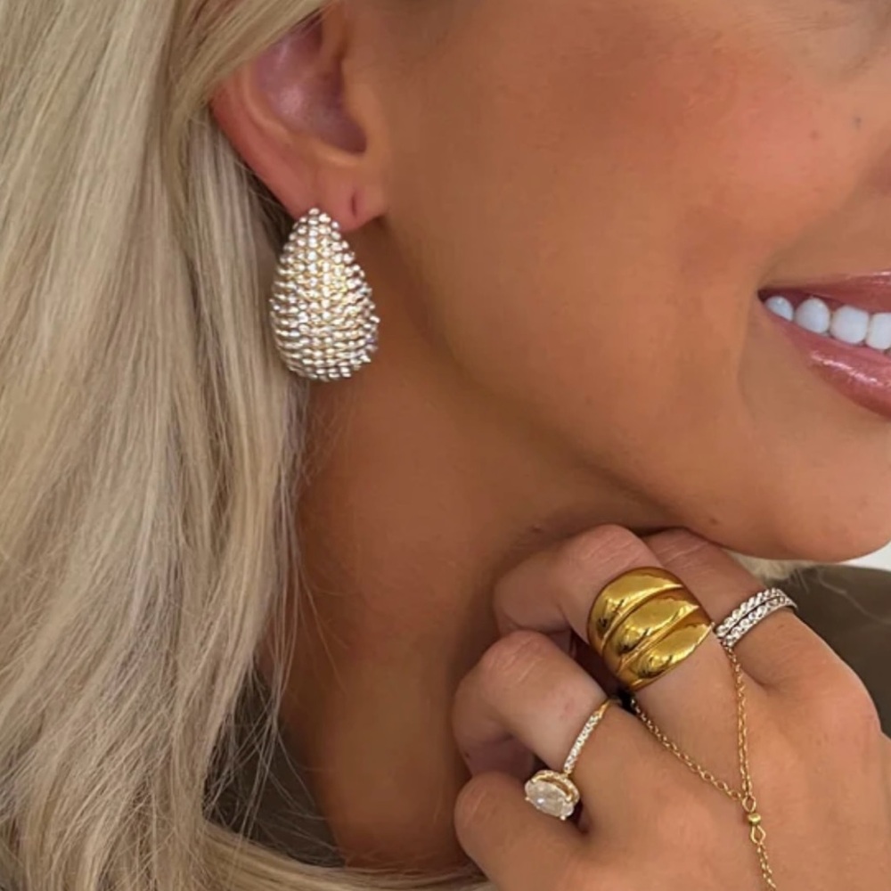 Chan Sutt Pearls Luxe Lauren Earrings